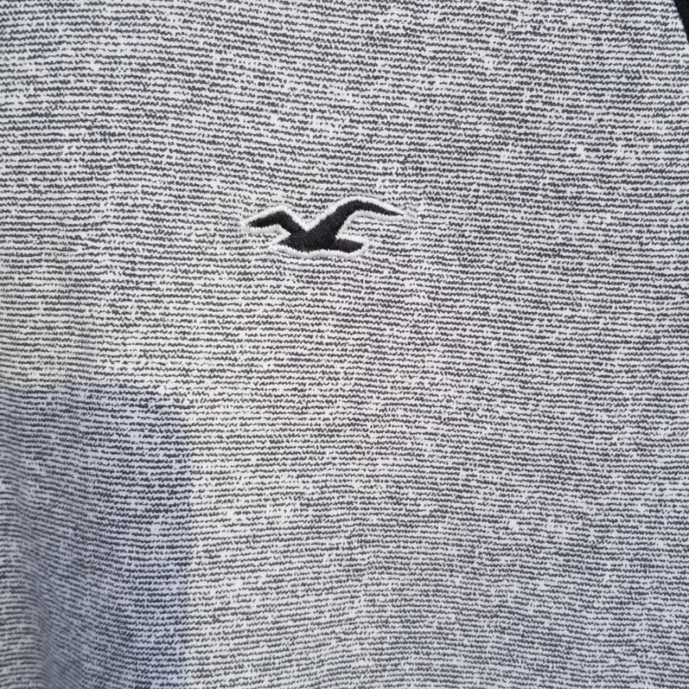 Hollister tshirt